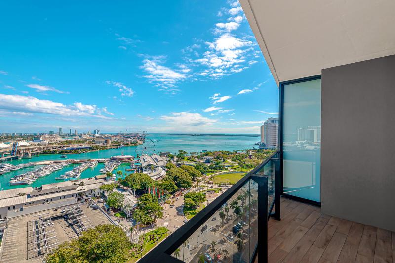  Condo & Townhome Photos