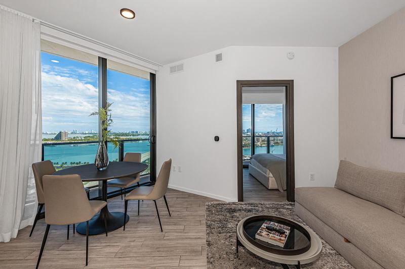 Condo & Townhome Photos