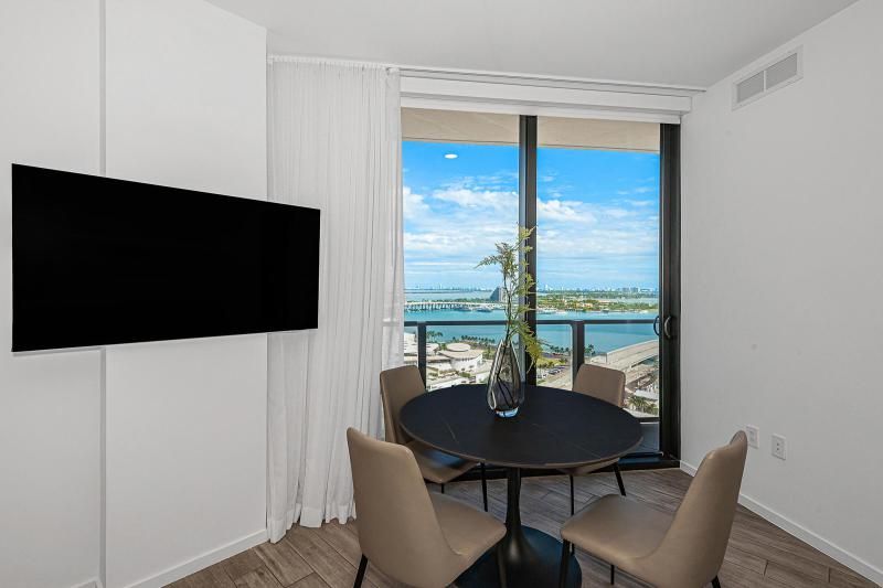  Condo & Townhome Photos