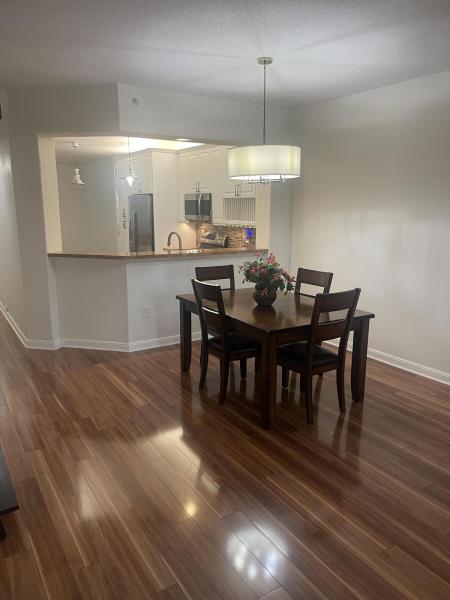  Condo & Townhome Photos