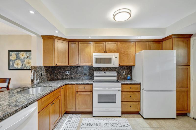  Condo & Townhome Photos