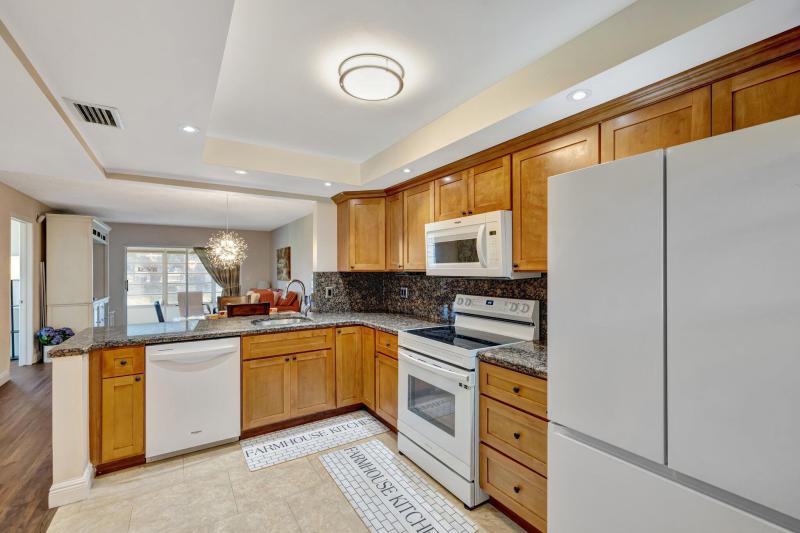  Condo & Townhome Photos
