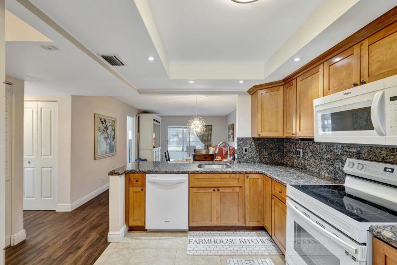  Condo & Townhome Photos