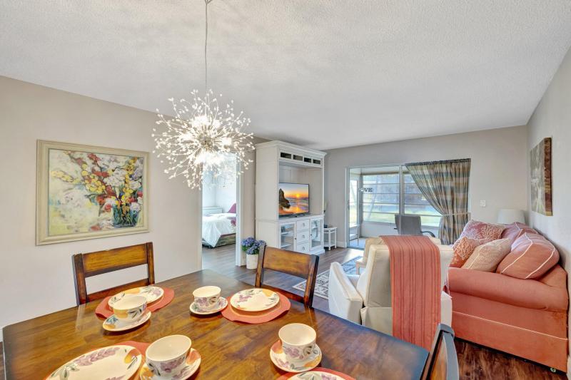  Condo & Townhome Photos