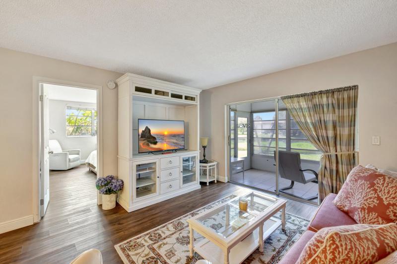  Condo & Townhome Photos