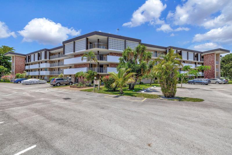  Condo & Townhome Photos