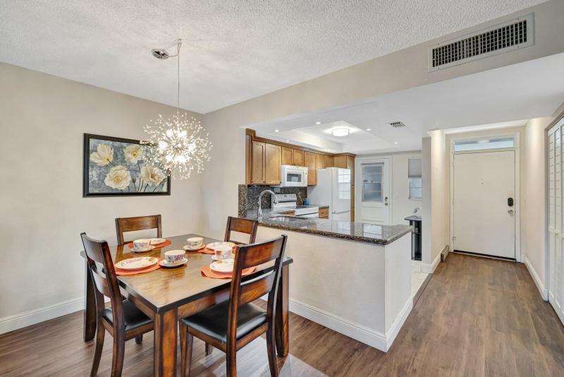  Condo & Townhome Photos
