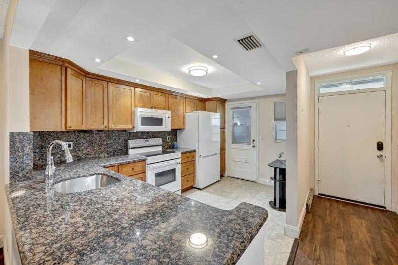  Condo & Townhome Photos