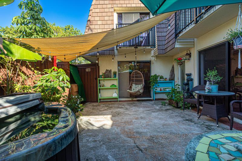  Condo & Townhome Photos