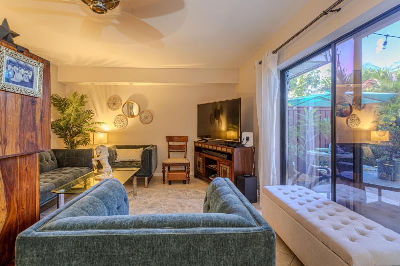  Condo & Townhome Photos
