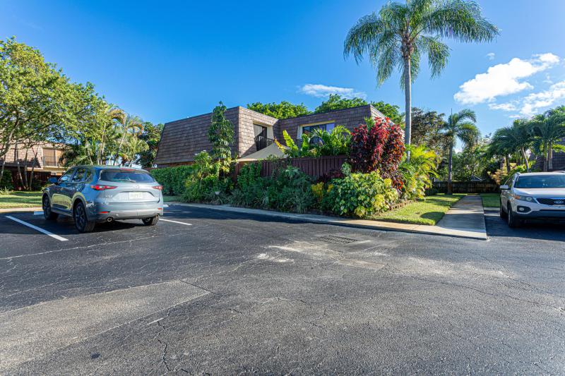  Condo & Townhome Photos