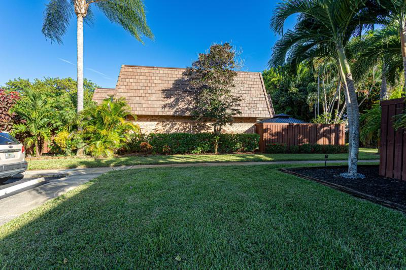  Condo & Townhome Photos