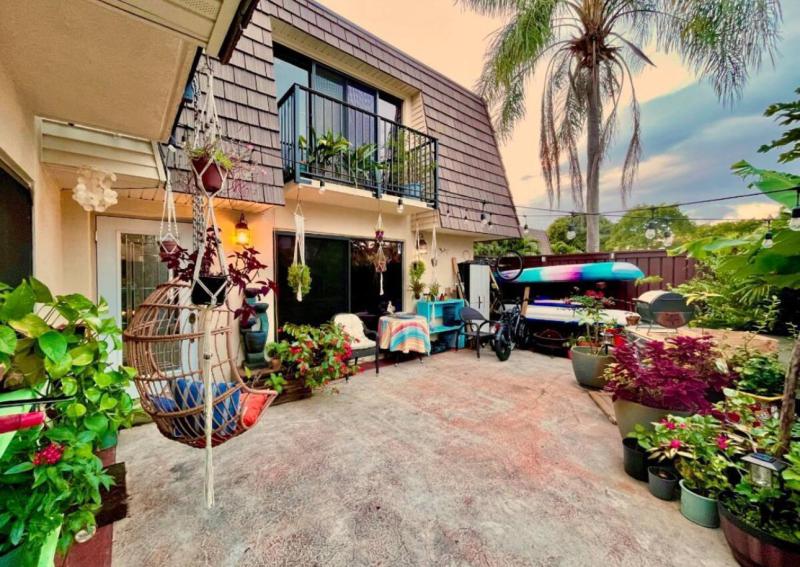  Condo & Townhome Photos