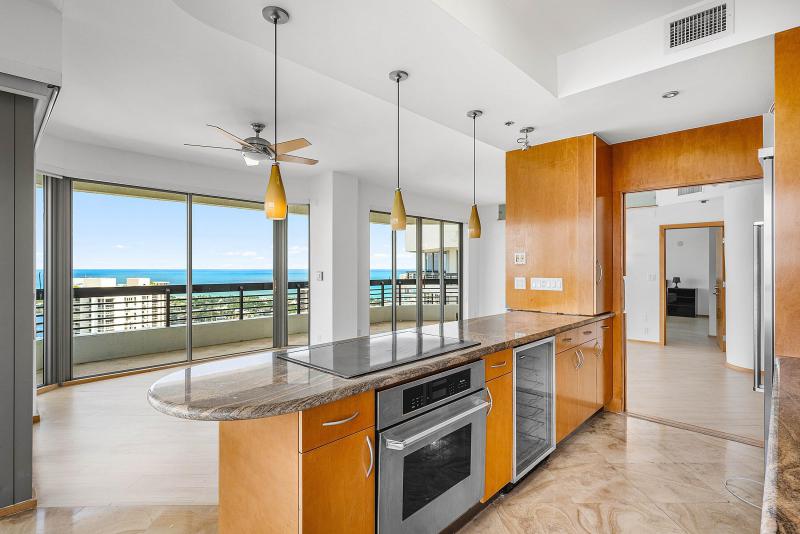  Condo & Townhome Photos