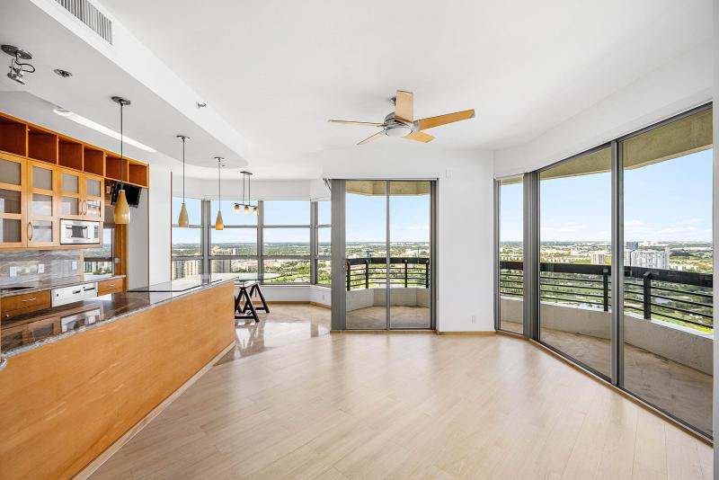  Condo & Townhome Photos