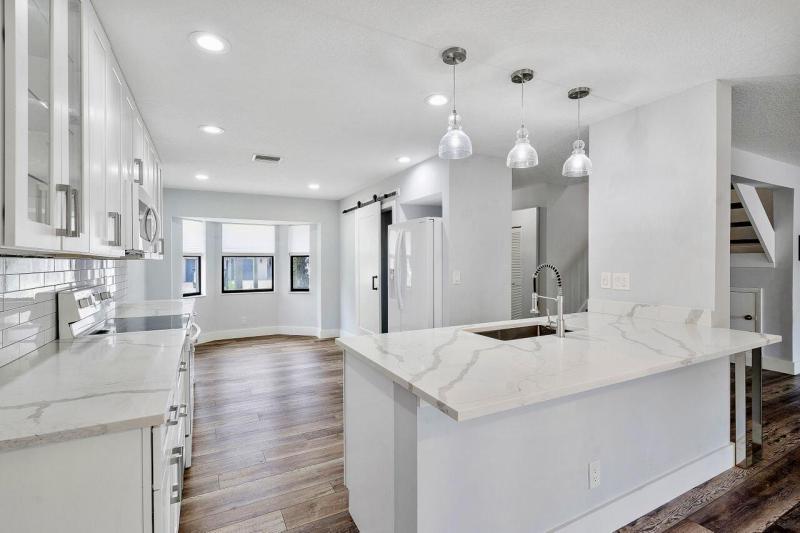  Condo & Townhome Photos