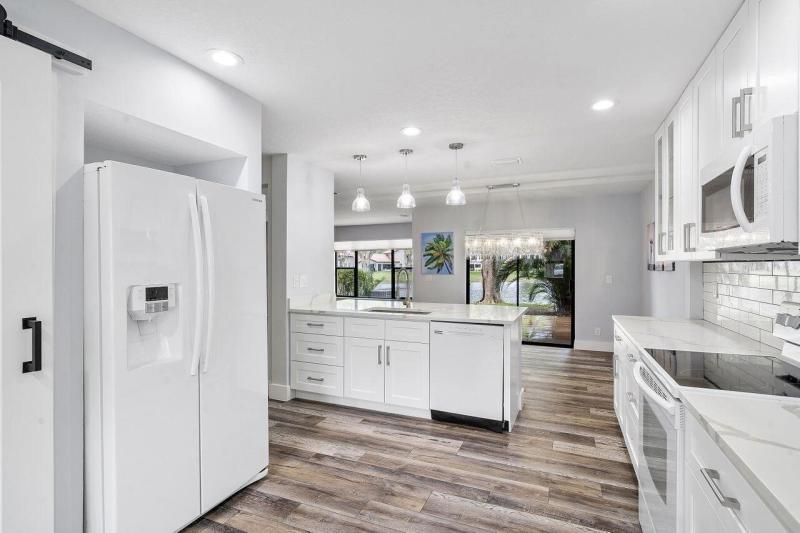  Condo & Townhome Photos