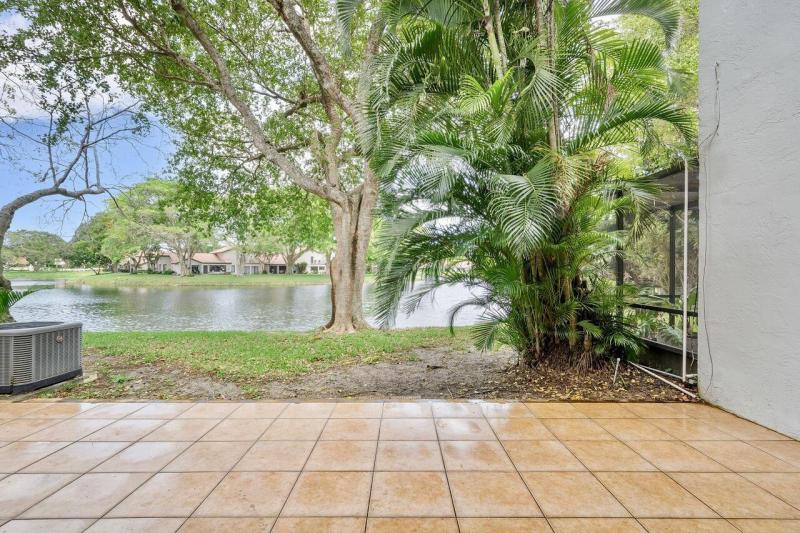  Condo & Townhome Photos