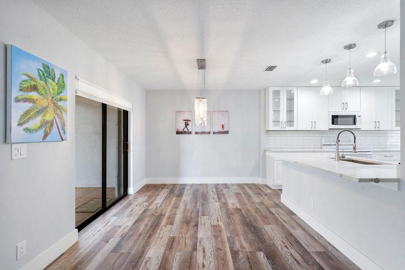  Condo & Townhome Photos