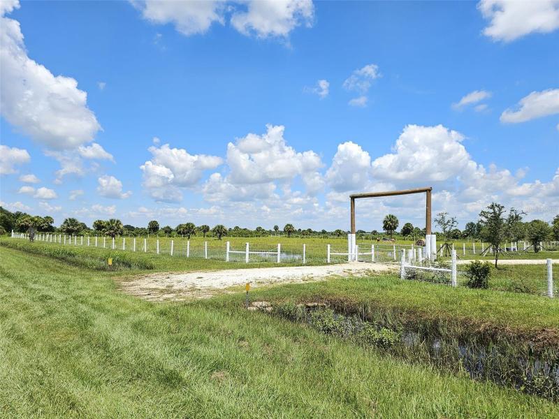  Commercial & Industrial Land Images 