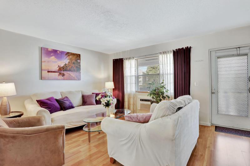  Condo & Townhome Photos