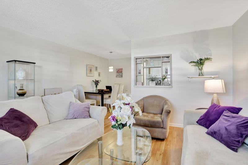  Condo & Townhome Photos