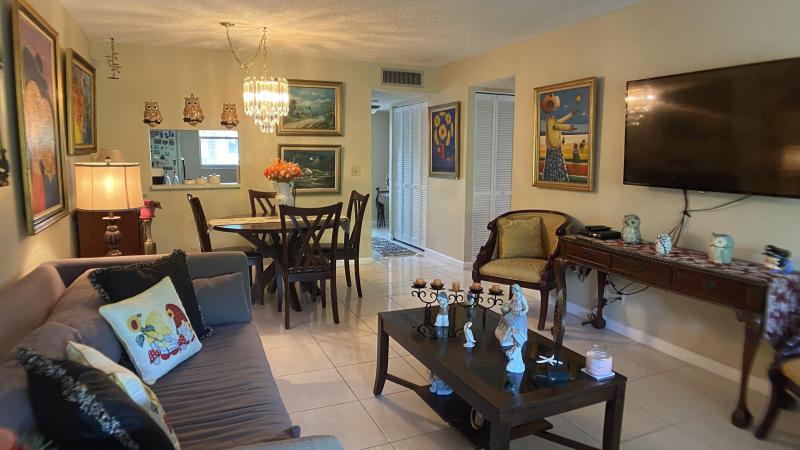  Condo & Townhome Photos