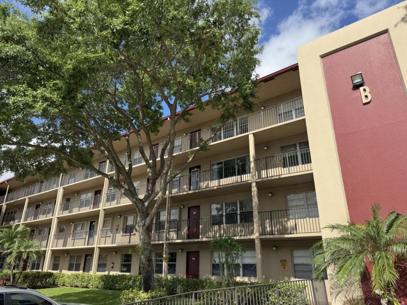  Condo & Townhome Photos