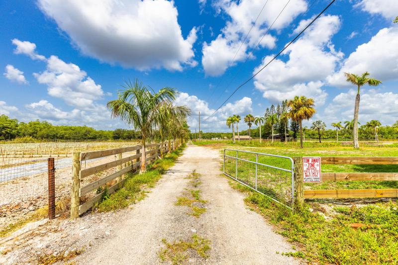  Commercial & Industrial Land Images 