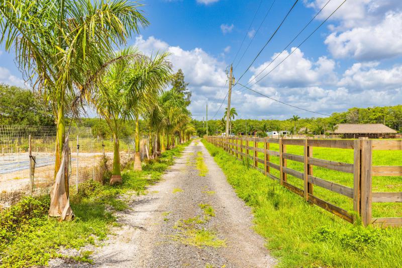  Commercial & Industrial Land Images 