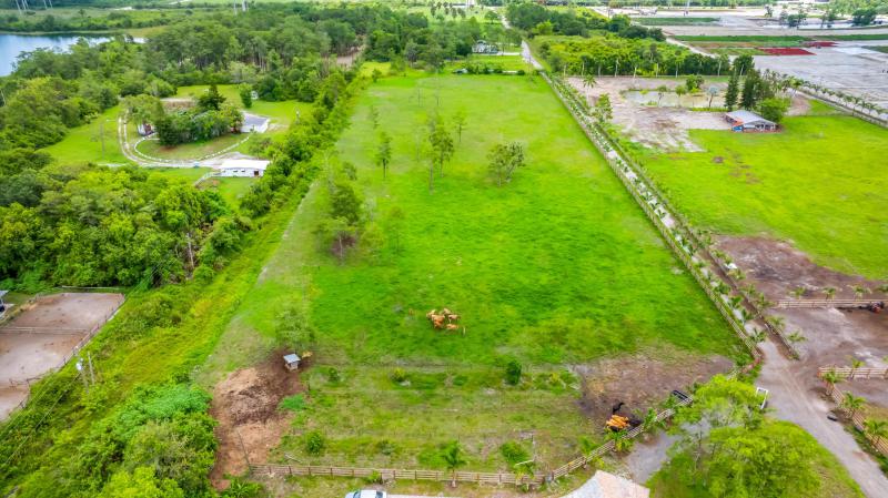  Commercial & Industrial Land Images 