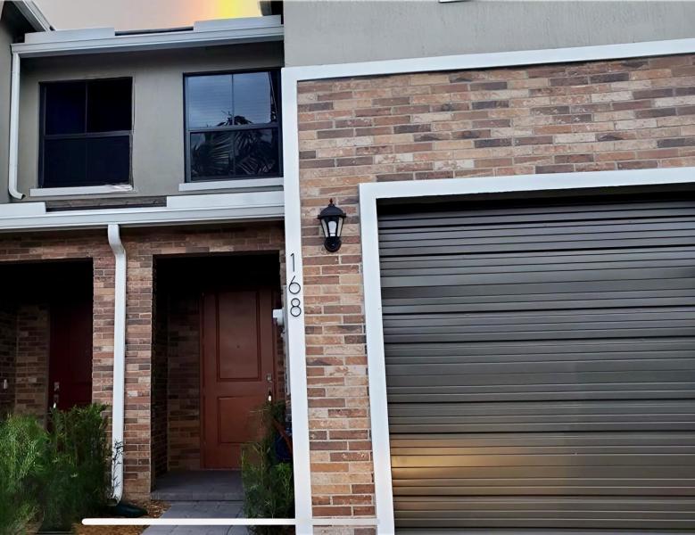  Condo & Townhome Photos