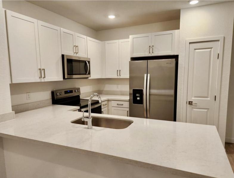  Condo & Townhome Photos