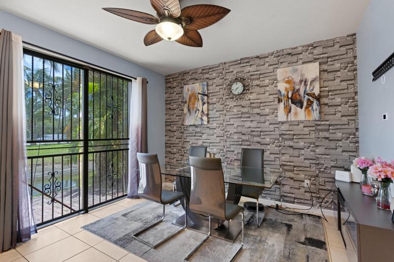  Condo & Townhome Photos