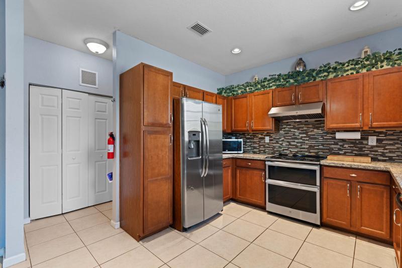  Condo & Townhome Photos