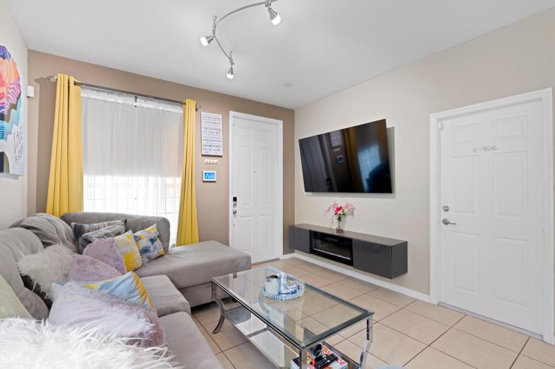  Condo & Townhome Photos