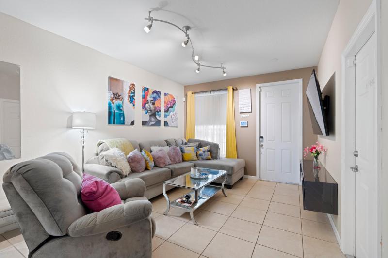  Condo & Townhome Photos