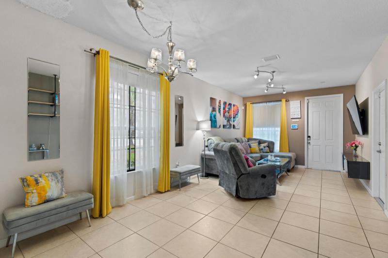  Condo & Townhome Photos