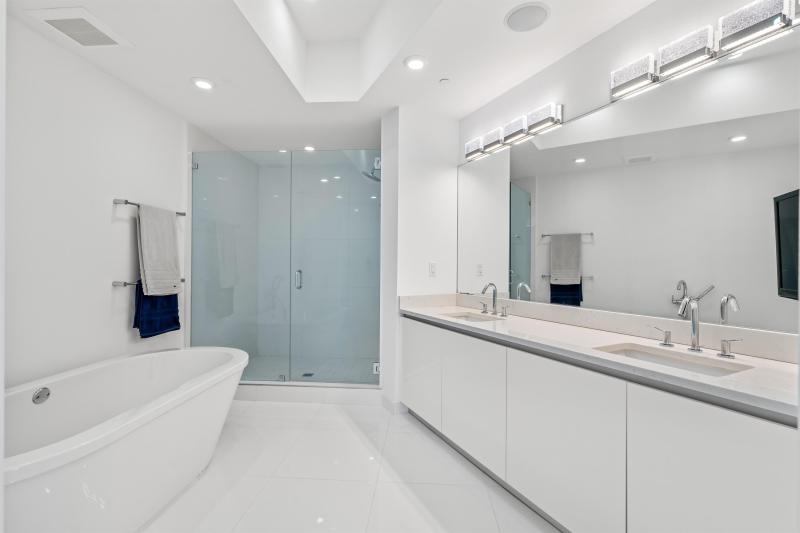  Condo & Townhome Photos