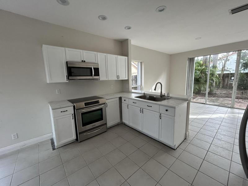  Single Family Homes Photo 3:  Greenacres,  FL 33463