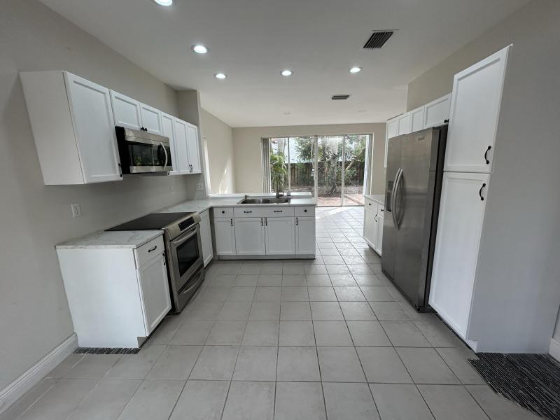  Single Family Homes Photo 4:  Greenacres,  FL 33463