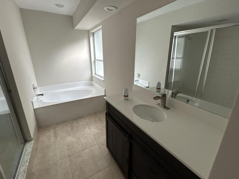  Single Family Homes Photo 8:  Greenacres,  FL 33463