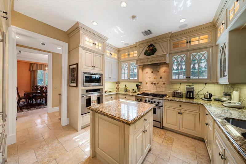  Single Family Homes Photo 13:  Palm Beach,  FL 33480