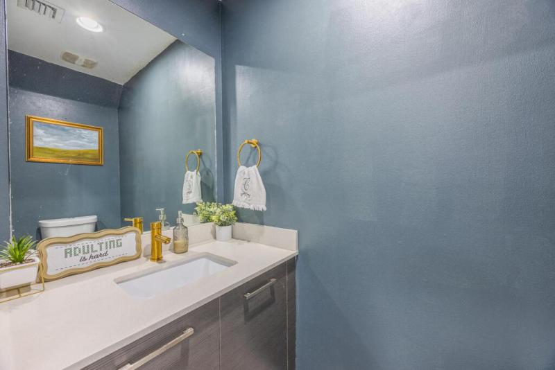  Condo & Townhome Photos