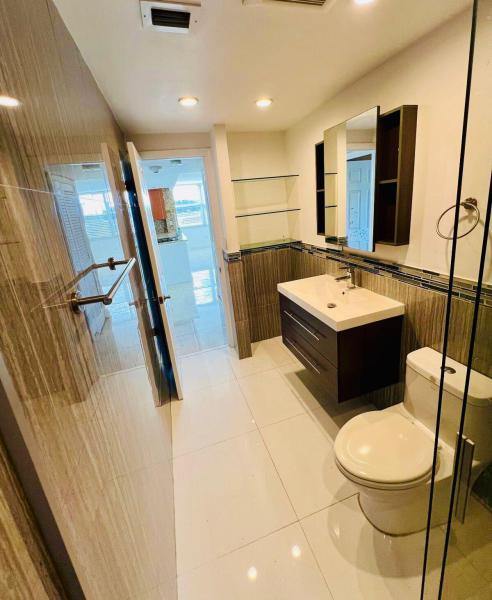 Condo & Townhome Photos