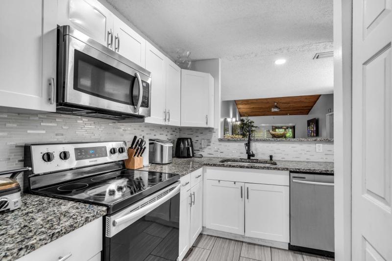  Condo & Townhome Photos