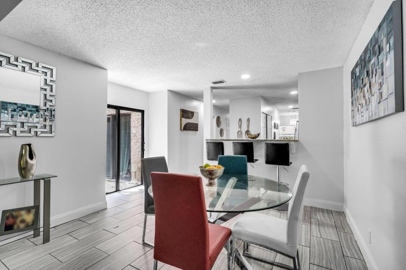  Condo & Townhome Photos