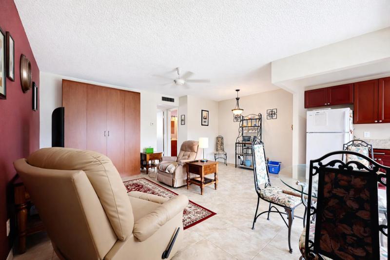  Condo & Townhome Photos