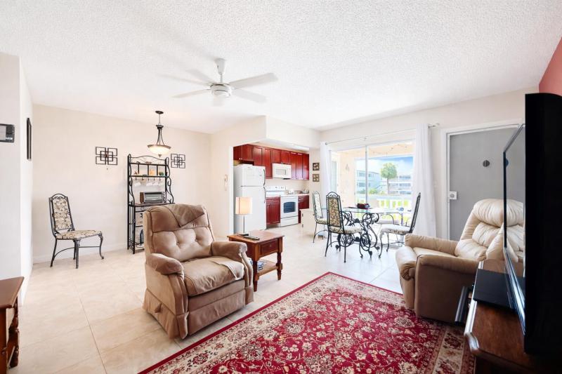  Condo & Townhome Photos
