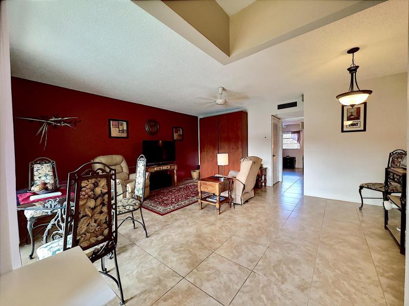  Condo & Townhome Photos